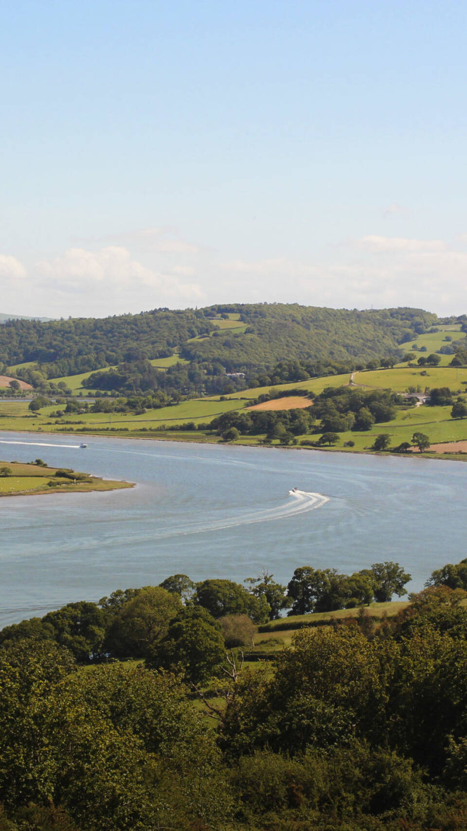 A Conwy estuary water ski ing