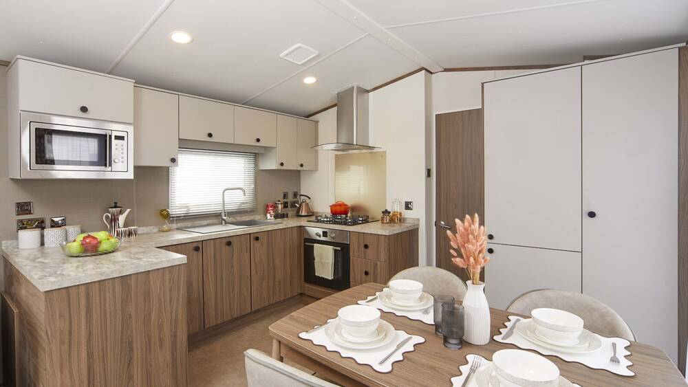 Dining to kitchen