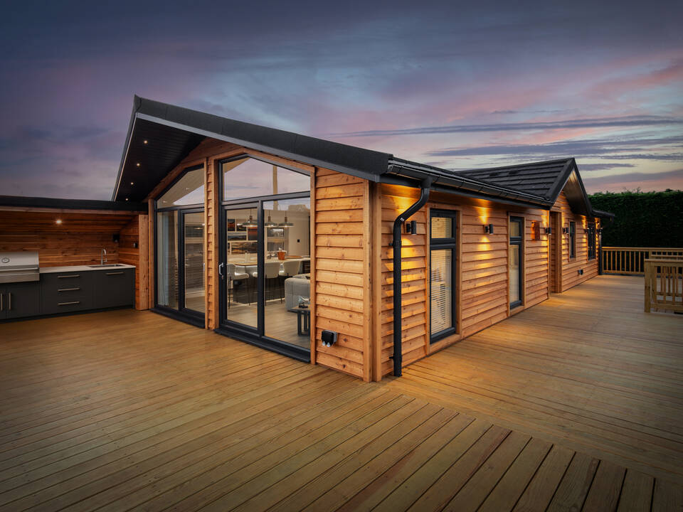 Lissett Homes Mjøsa Rooms Luxury Holiday Lodge Luxury Park Home Exterior Dusk sky