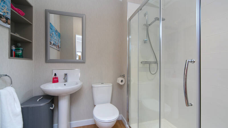 Red kite 1 bathroom b