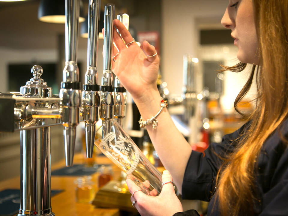 Pouring Pint 4