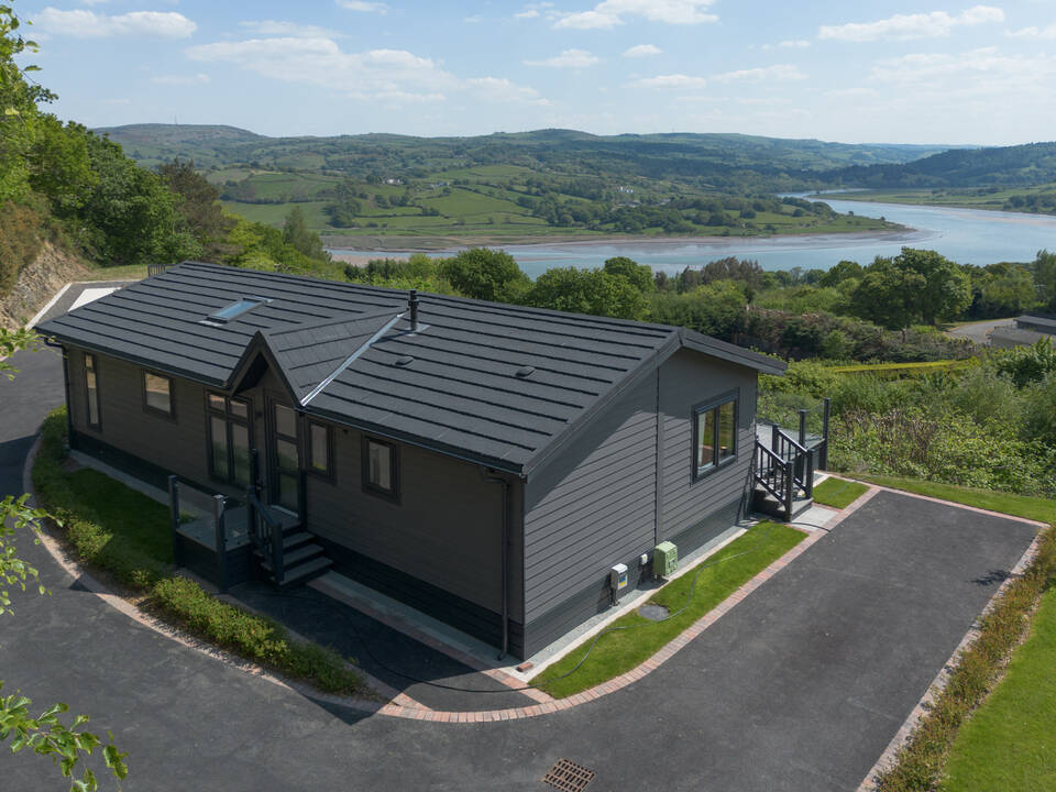 2025 Estuary View 21 Rear Shot