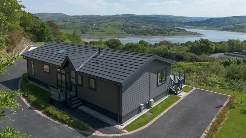 2025 Estuary View 21 Rear Shot