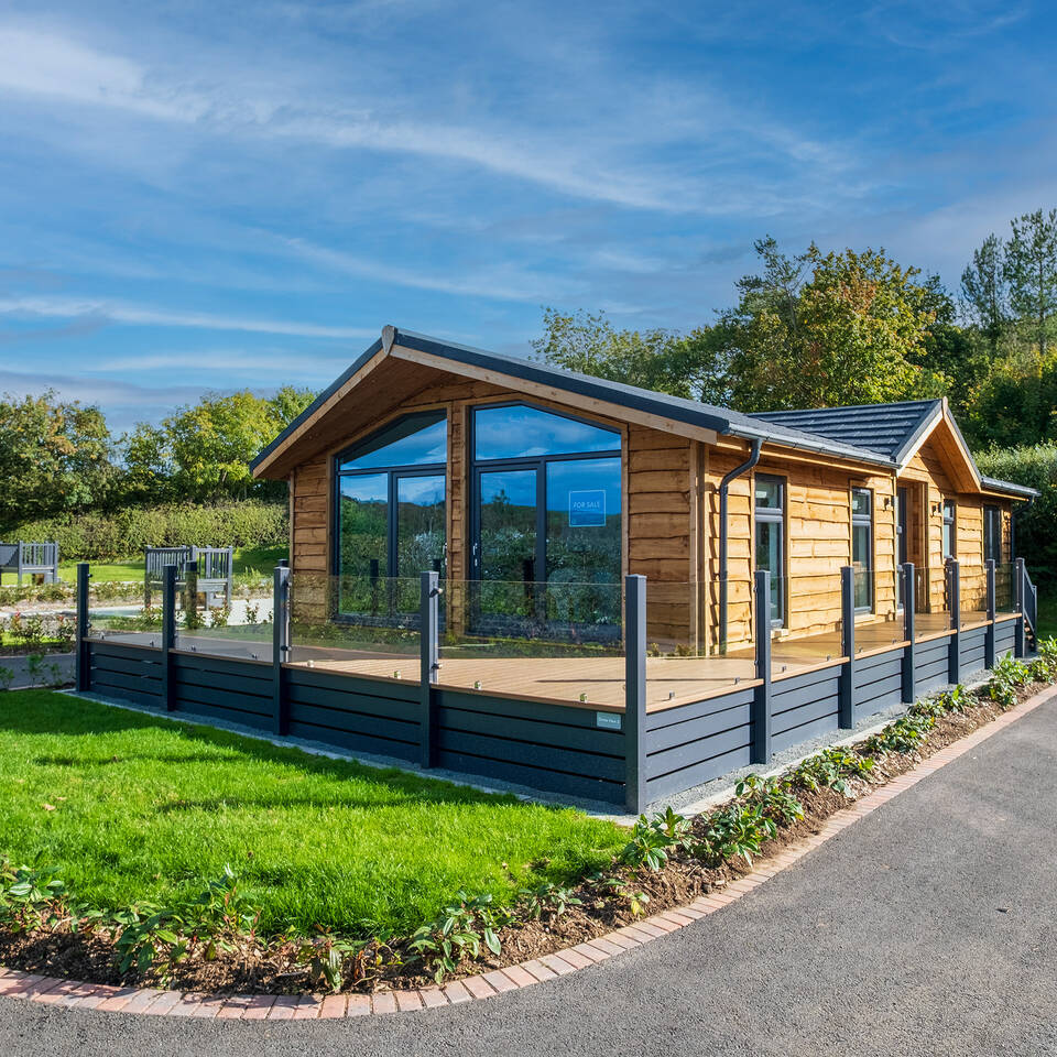 Lissett Mjosa Lodge